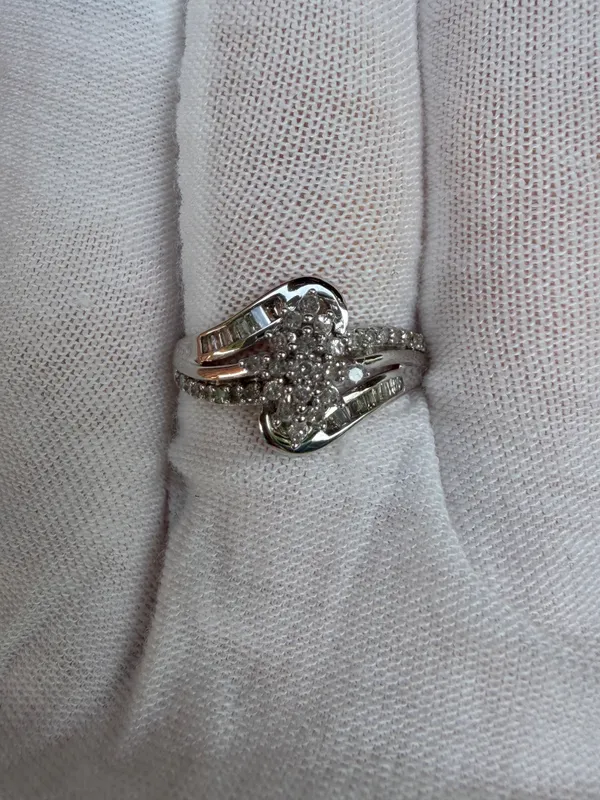 10k Elegant and timeless with the perfect vintage-inspired touch from auction in Springfield, Missouri