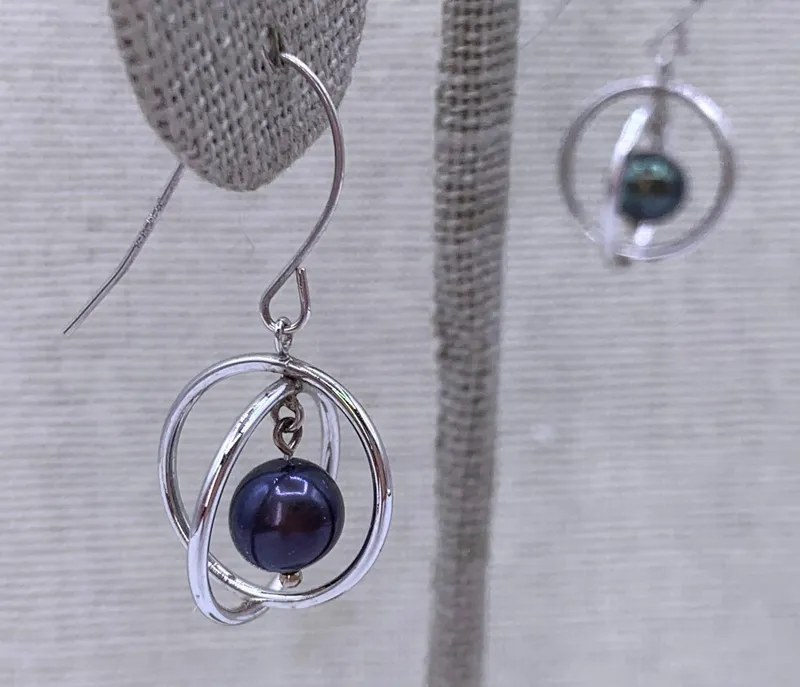14k White Gold Caged Peacock Charcoal Gray Freshwater Pearl Pierced Earrings from auction in Dundee, Ohio