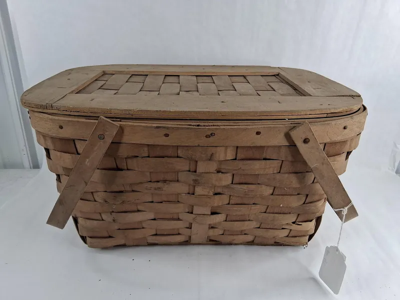 Wood Splint Picnic Basket w/ Hinged Lid from auction in Dundee, Ohio