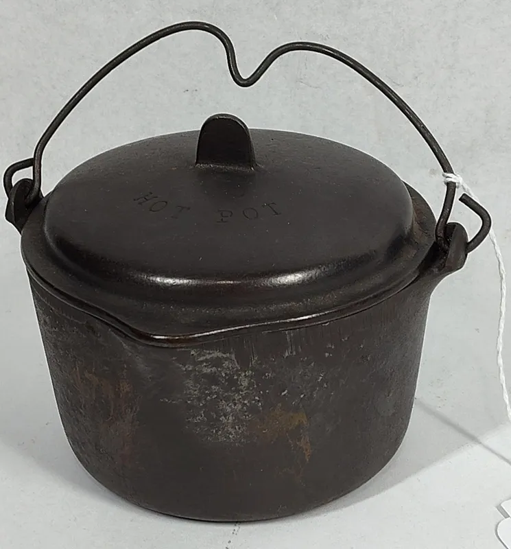 Wagner Ware Sidney Iron Hot Pot w/ Lid from auction in Dundee, Ohio