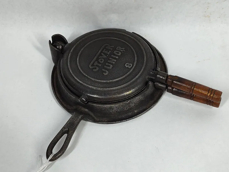 Stover Junior 8 Cast Iron Waffle Iron from auction in Dundee, Ohio