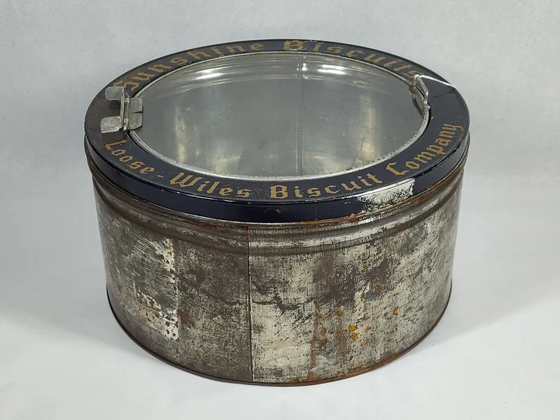 Loose-Wiles Sunshine Biscuits Glass Tin from auction in Dundee, Ohio