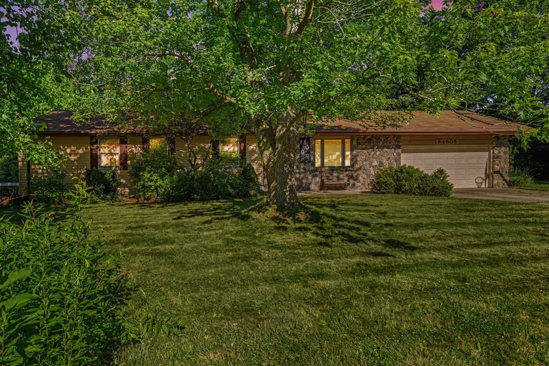 Photos and Details from auction in Shipshewana, Indiana