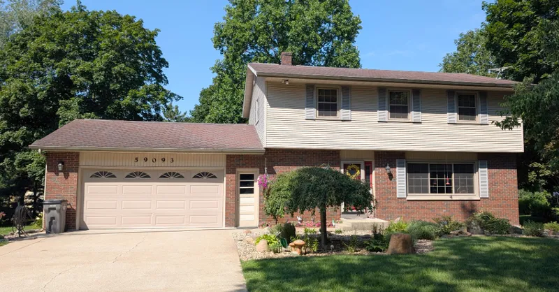 3.1 Acres - House - 2 Shops - Park-Like Setting