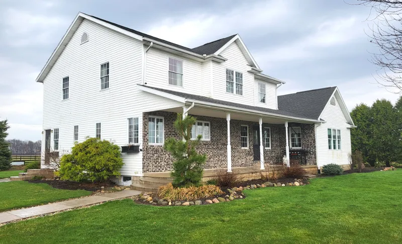 11.4 Acres - House - Shop - Barn/Shop/Kennel