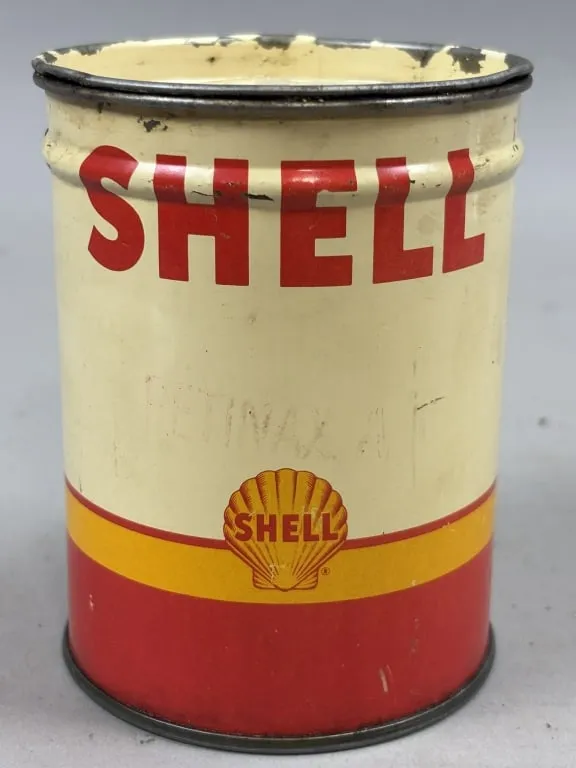 Shell Retinax A 1 LB 40s Metal Grease Can w/ Clam from auction in Jackson, Michigan