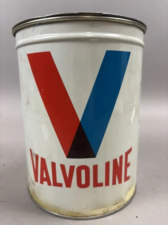 Valvoline BG-2 Medium Wheel Bearing 1LB Grease Can from auction in Jackson, Michigan
