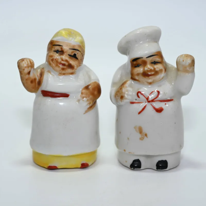Salt and Pepper Shaker Set - Man and Woman Waving from auction in Winnetka, Illinois