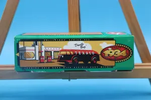DIE CAST CARS AND COLLECTIBLE TOYS