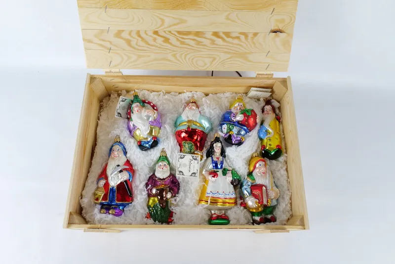 Kurt Adler Snow White and the Seven Dwarfs Ornament Set from auction in Williamstown, New Jersey