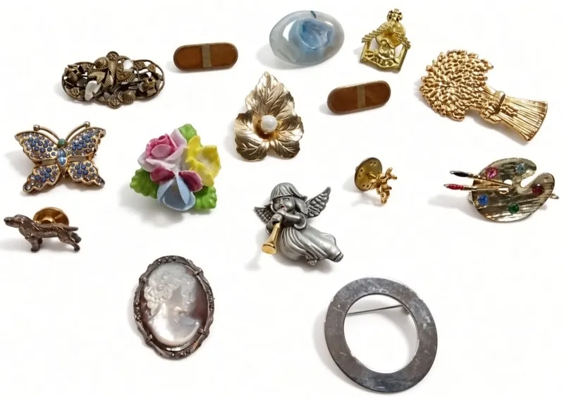 Various Vintage Costume Jewelry Brooches & Pins from auction in Ottawa, Ohio