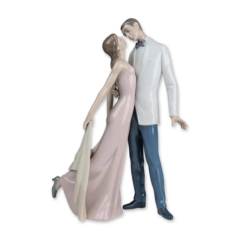 Lladro Glossy Porcelain Figurine, Happy Anniversary 1006475 from auction in Hollywood, Florida