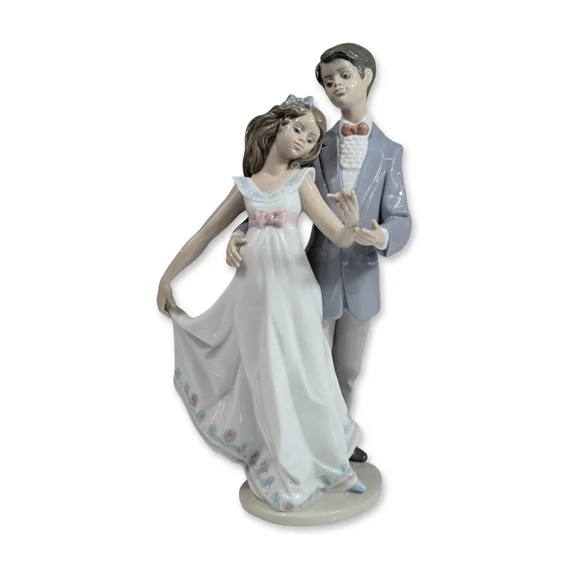 2pc Lladro Porcelain Ten Years and Forever Figurine 7642. from auction in Hollywood, Florida