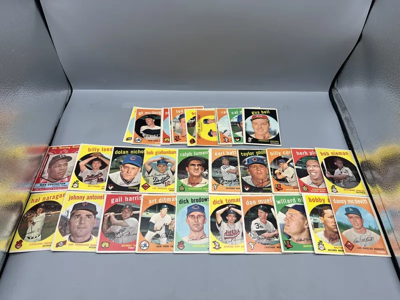 (35) 1959 Topps Baseball Cards - Varying Conditions from auction in Greenville, Ohio