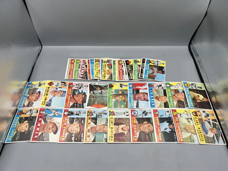 (35+) 1960 Topps Baseball Cards - Varying Conditions from auction in Greenville, Ohio