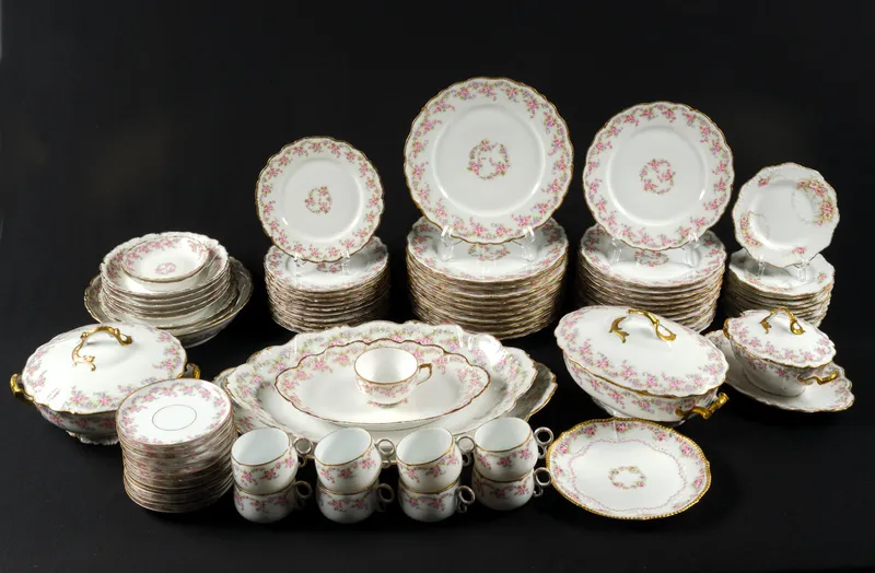 Limoges "Bridal Wreath" Dinner Service from auction in Harrisburg, Pennsylvania
