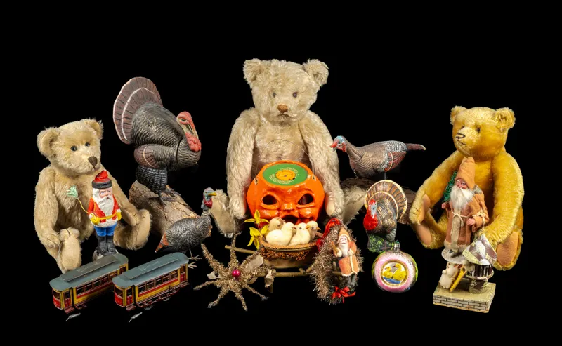 Holiday & Toy Auction