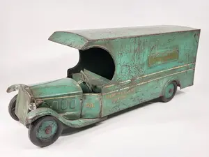 8/8 PRESSED STEEL TOY TRUCK AUCTION