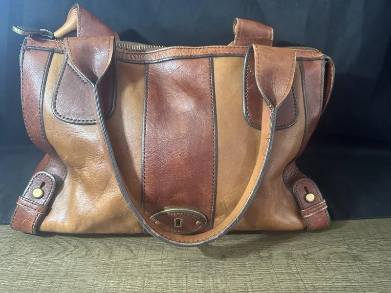 Fossil Vintage Reissue Satchel from auction in Clifford , Pennsylvania
