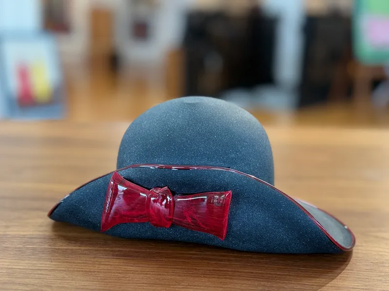 GLASS SCULPTURE, "HAT WITH BOW" from auction in Salem, Oregon