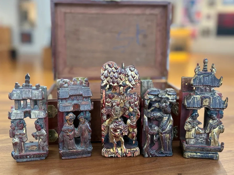 CHINESE FIGURATIVE PANELS IN CHEST from auction in Salem, Oregon