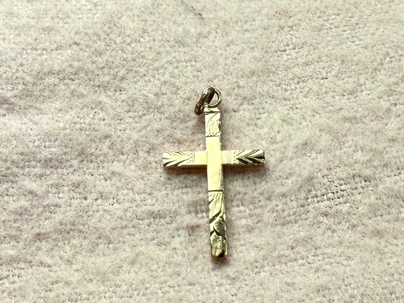 14K GOLD CROSS PENDANT from auction in Salem, Oregon