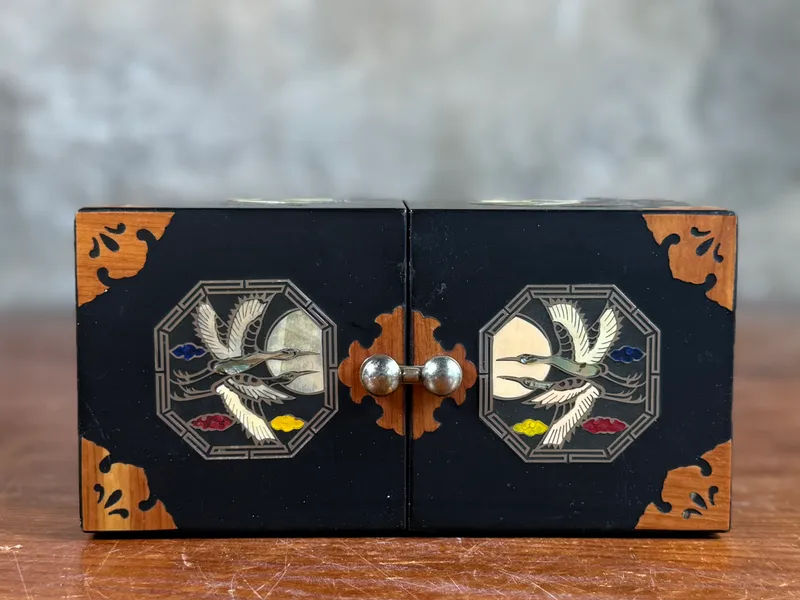 BOMANO KOREAN TRINKET BOX WITH INLAY from auction in Salem, Oregon