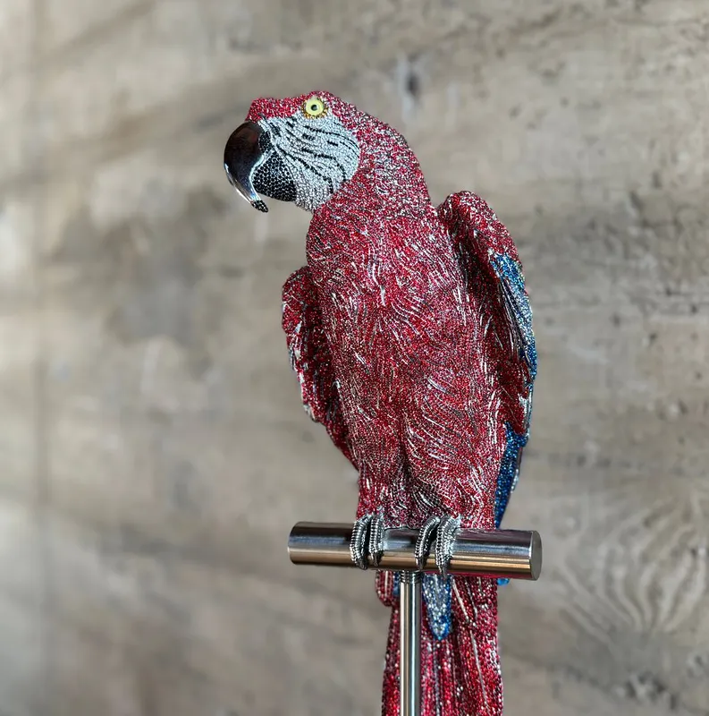 ART, ODDITIES, & JEWELRY