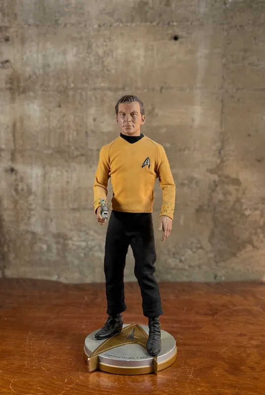 MAT FALLS FOR SIDESHOW COLLECTIBLES, CAPTAIN KIRK from auction in Salem, Oregon