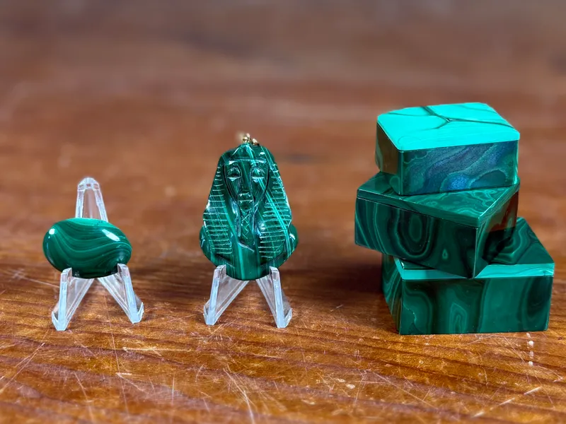 MALACHITE TRINKET BOXES, PENDANT, & CABOCHON from auction in Salem, Oregon