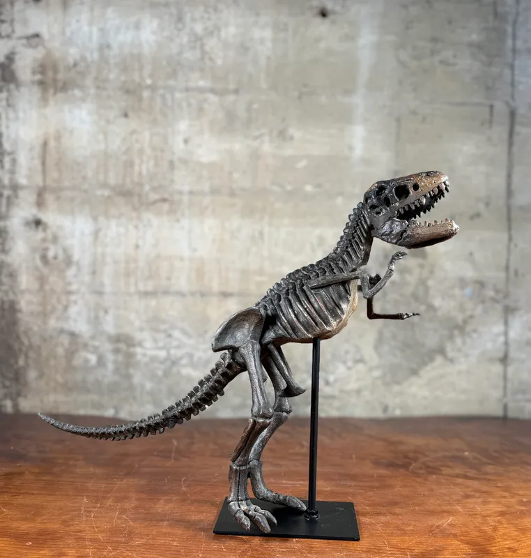 TYRANNOSAURUS REX SKELETON STATUE from auction in Salem, Oregon