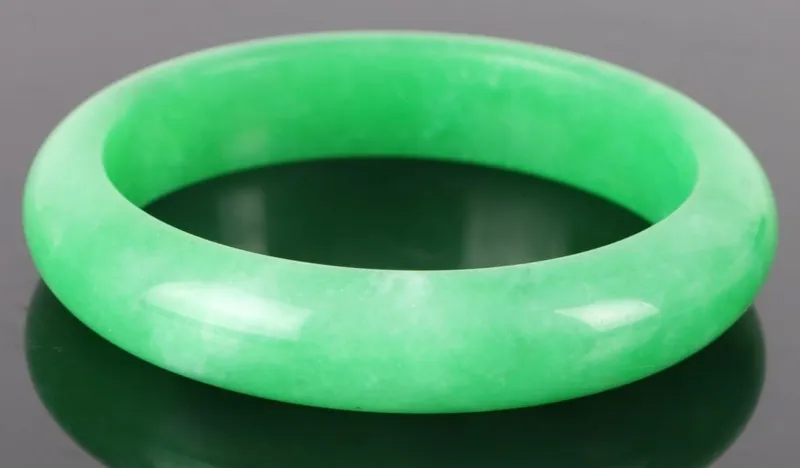 VINTAGE GREEN JADE HOLOLITH SOLID CHINESE BANGLE from auction in Tallahassee, Florida