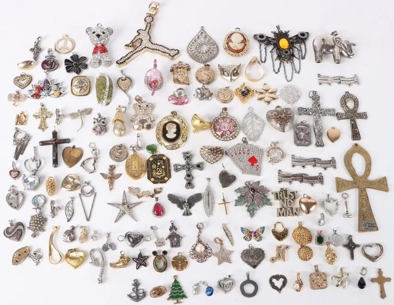1.5 LB ASSORTED WOMENS & MENS PENDANT LOT from auction in Tallahassee, Florida