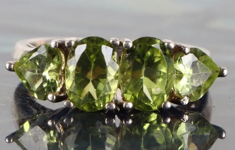 ~2.0CTW GREEN PERIDOT STERLING SILVER LADIES RING from auction in Tallahassee, Florida