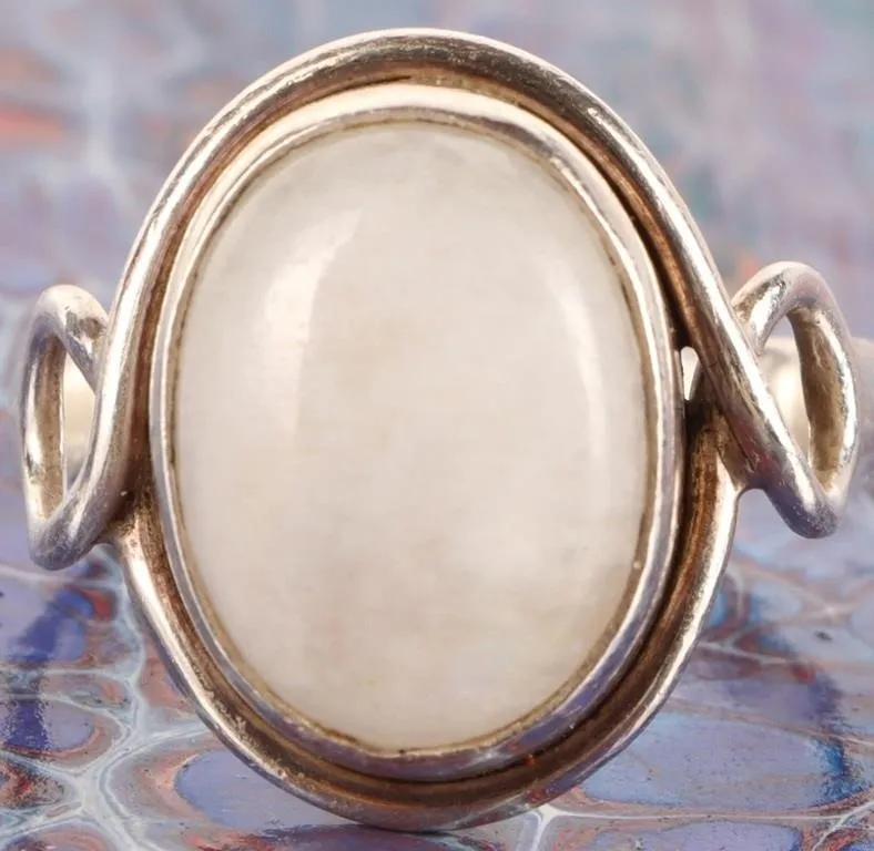 STERLING SILVER CABOCHON MOONSTONE LADIES RING from auction in Tallahassee, Florida