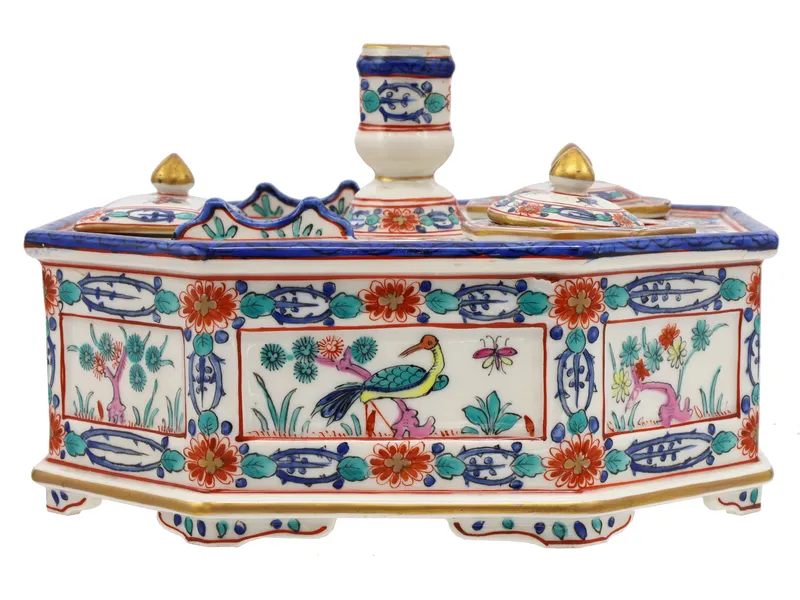 A CHINESE EXPORT FAMILLE ROSE PORCELAIN DESK INKSTAND from auction in New York, New York