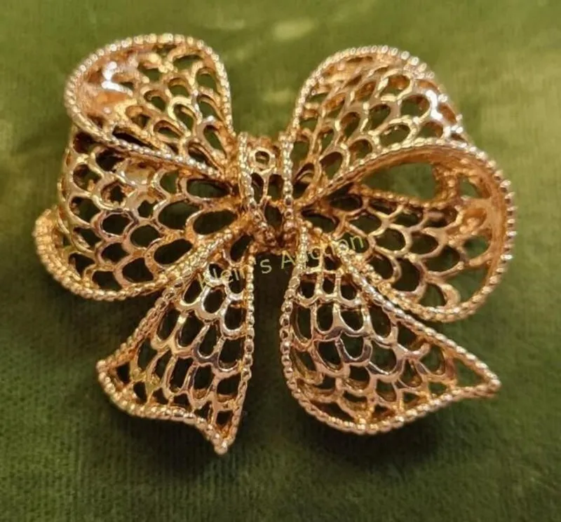 Napier vintage gold tone bow brooch         from auction in wilmington , North Carolina