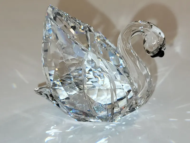 swarovski crystal swan figurine from auction in wilmington , North Carolina