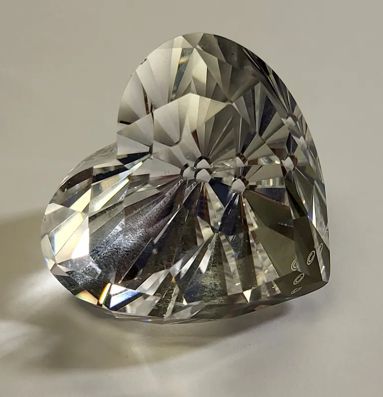 swarovskii Large crystal heart paperweight Mint! from auction in wilmington , North Carolina