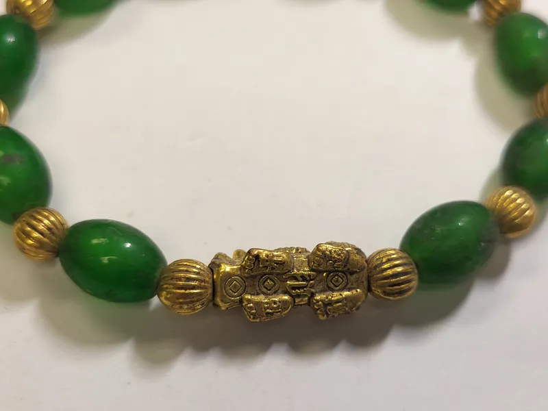 pair of jade vtg bracelets one size from auction in wilmington , North Carolina