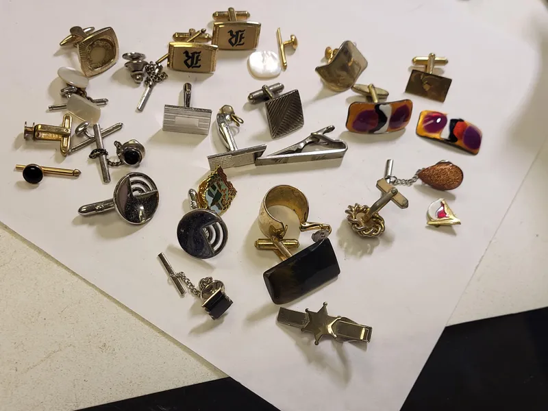 vtg cufflinks tie pins all for one bid from auction in wilmington , North Carolina