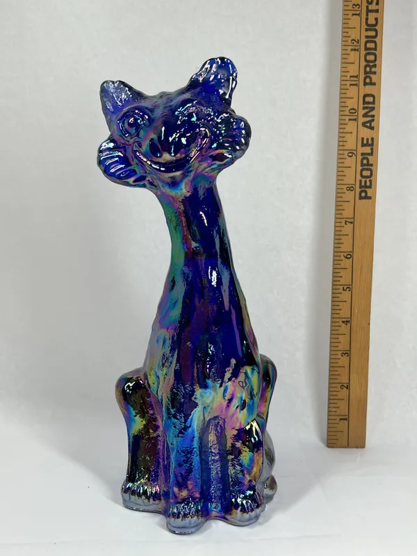 FENTON IRIDESCENT CARNIVAL GLASS ALLEY CAT from auction in BETHESDA, Ohio