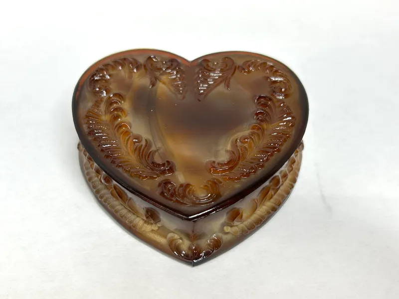 BOYD CHOCOLATE SLAG HEART BOX, 1980s from auction in BETHESDA, Ohio