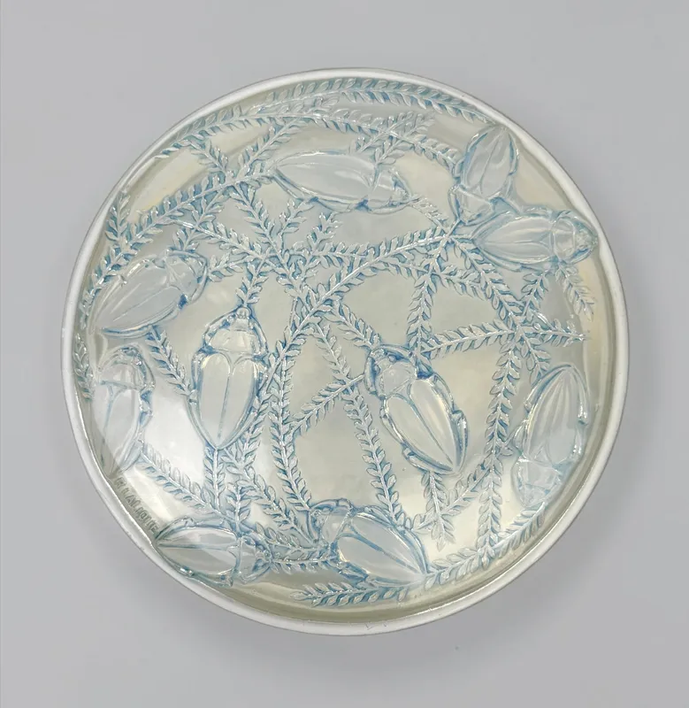 Lalique "Cleones" Opalescent Glass Powder Box from auction in Saint Paul, Minnesota