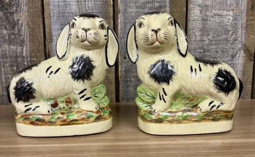 A Pair of Staffordshire Style Ceramic Rabbit Figurines from auction in Shelbyville, Kentucky