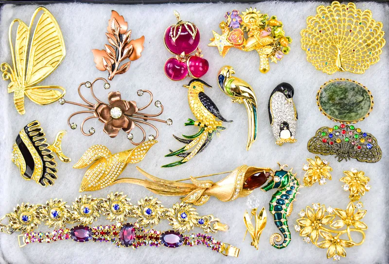 COSTUME JEWELRY ASORTMENT; RENOIR, SWAROVSKI, PARKLANE, ETC from auction in Aurora, Oregon