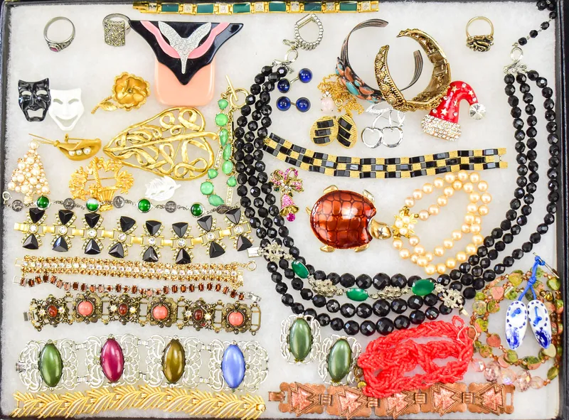 COSTUME JEWELRY ASSORTMENT; ROMA, HOLLYCRAFT,  LISNER WEISS, ETC. from auction in Aurora, Oregon