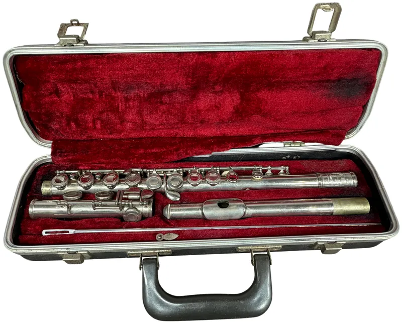 Bundy Student Flute by H. and A. Selmer Inc. Serial Number 125678 from auction in Lancaster, Ohio