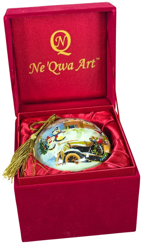 Ne'Qwa Art Glass Christmas Ornament Designed by Peggy Abrams with Presentation Box from auction in Lancaster, Ohio
