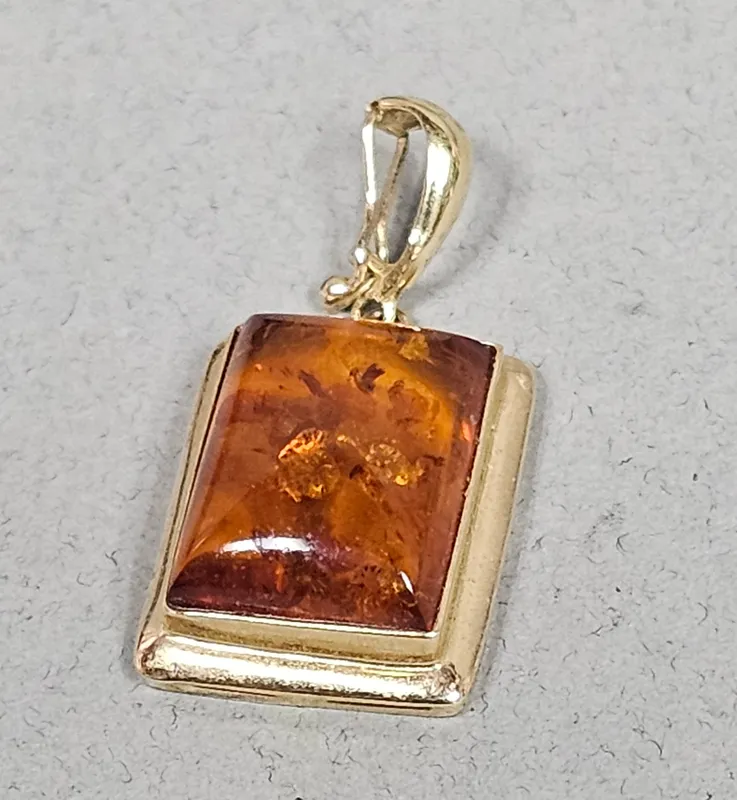 14K Yellow Gold Amber Pendant 1.9 Grams from auction in Okemos, Michigan